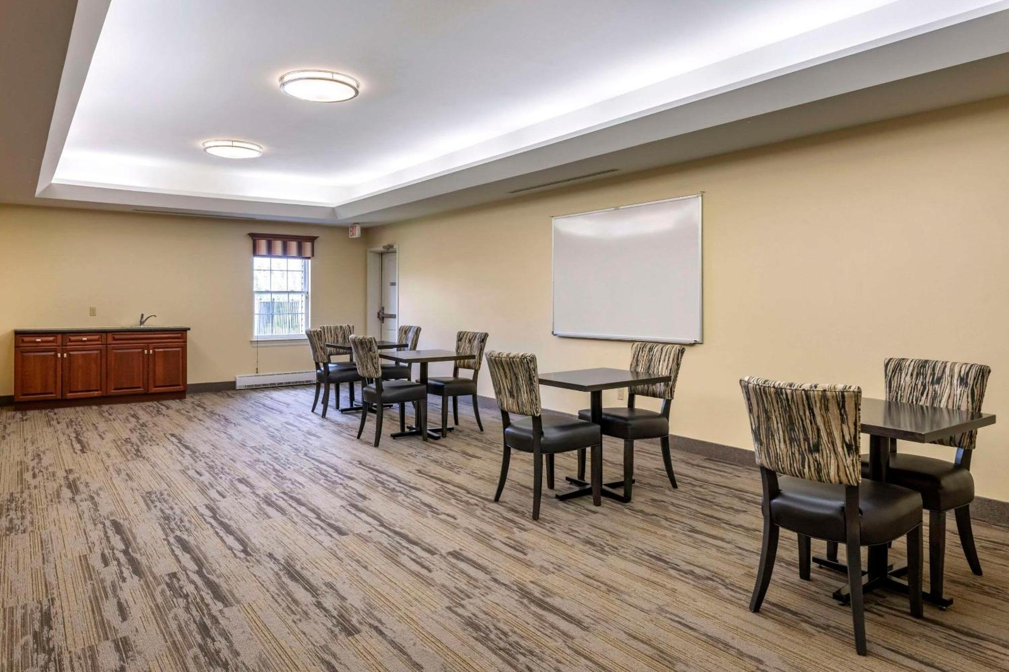Quality Inn & Suites Quispamsis Rothesay Zewnętrze zdjęcie